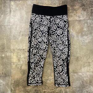 lululemon athletica quick crop black rose leggings size 2